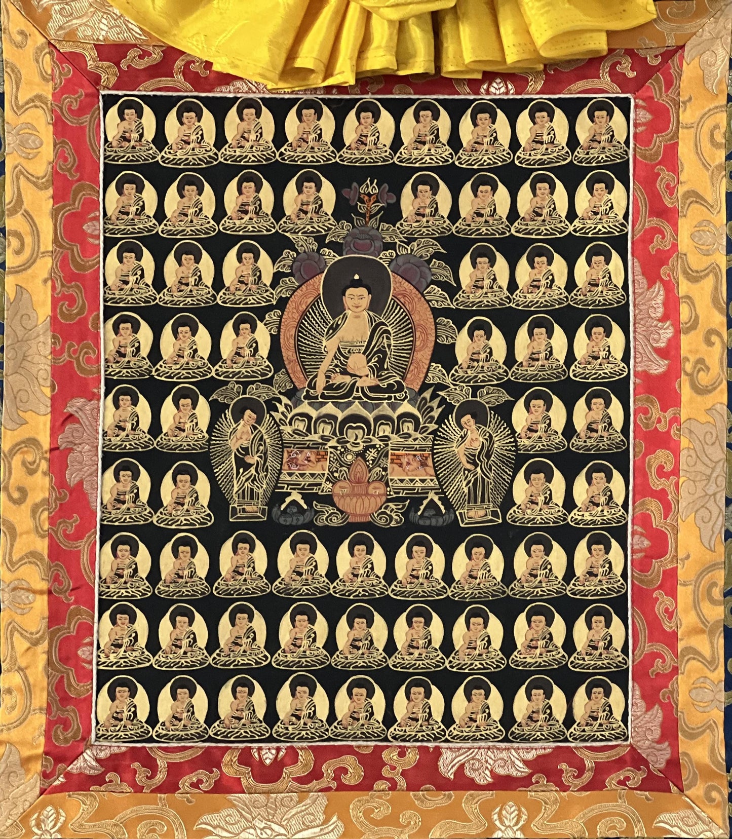 Hand-Painted Thousand Buddhas Thangka – Tibetan Wall Art with Silk Brocade