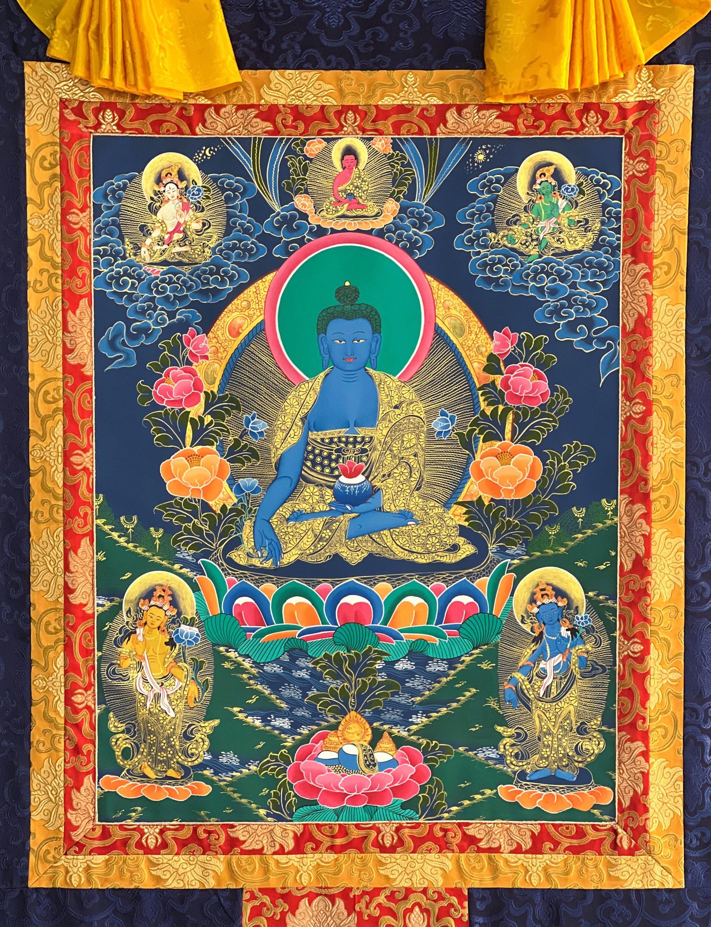 Large Medicine Buddha Thangka – Hand-Painted Bhaisajyaguru Healing Art with Silk Brocade