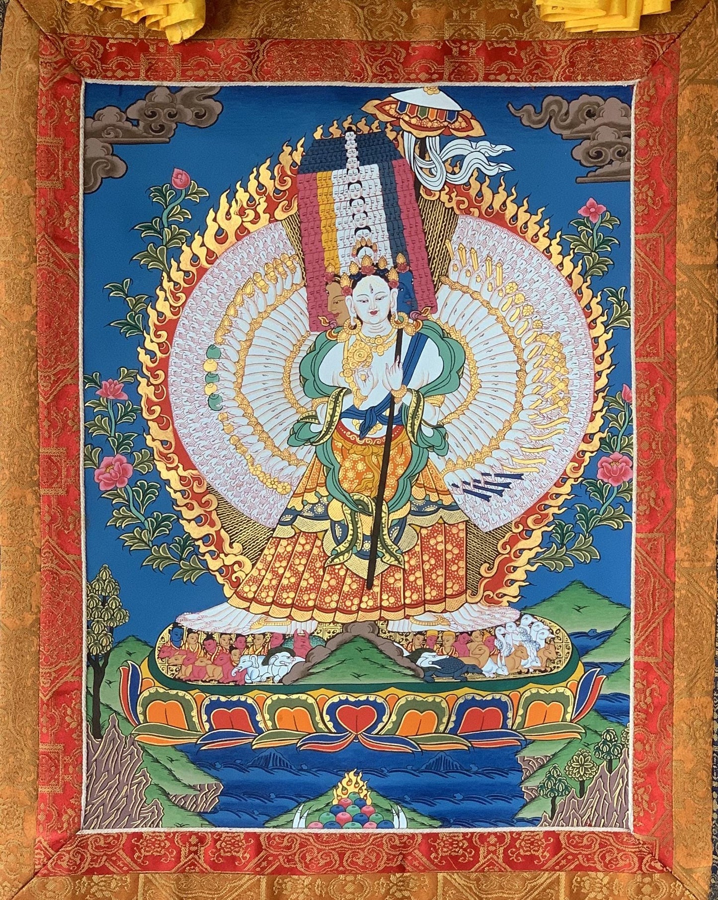 Hand-Painted Ushnisha Sitatatapatra Thangka – White Umbrella Goddess | Tibetan Buddhist Protection Art with Silk Brocade