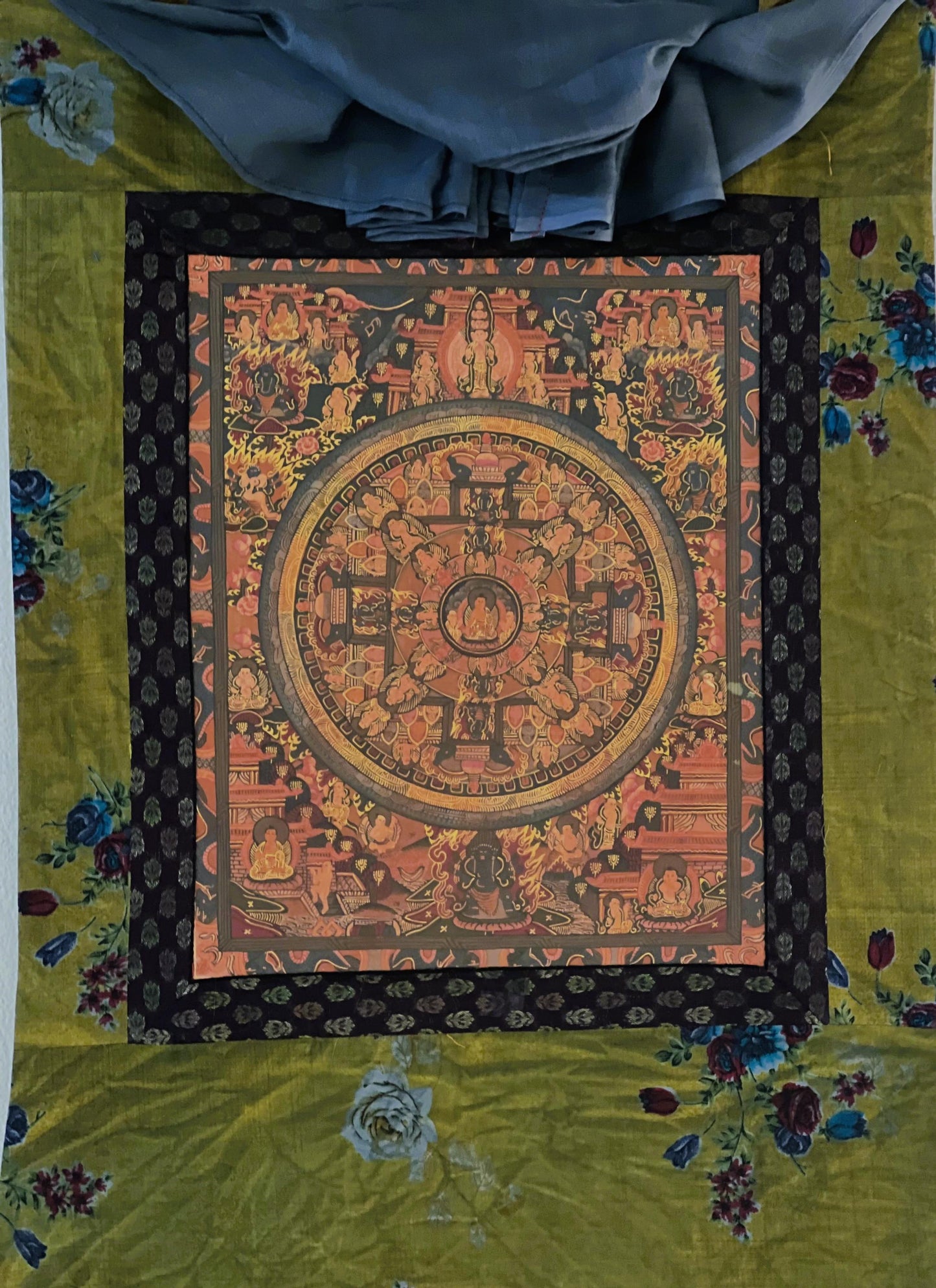 Tibetan Buddha Life Mandala Thangka Painting – Meditation Art with Brocade, Oil Varnished