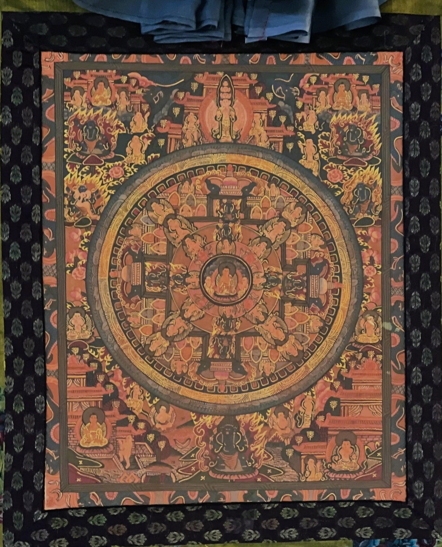 Tibetan Buddha Life Mandala Thangka Painting – Meditation Art with Brocade, Oil Varnished