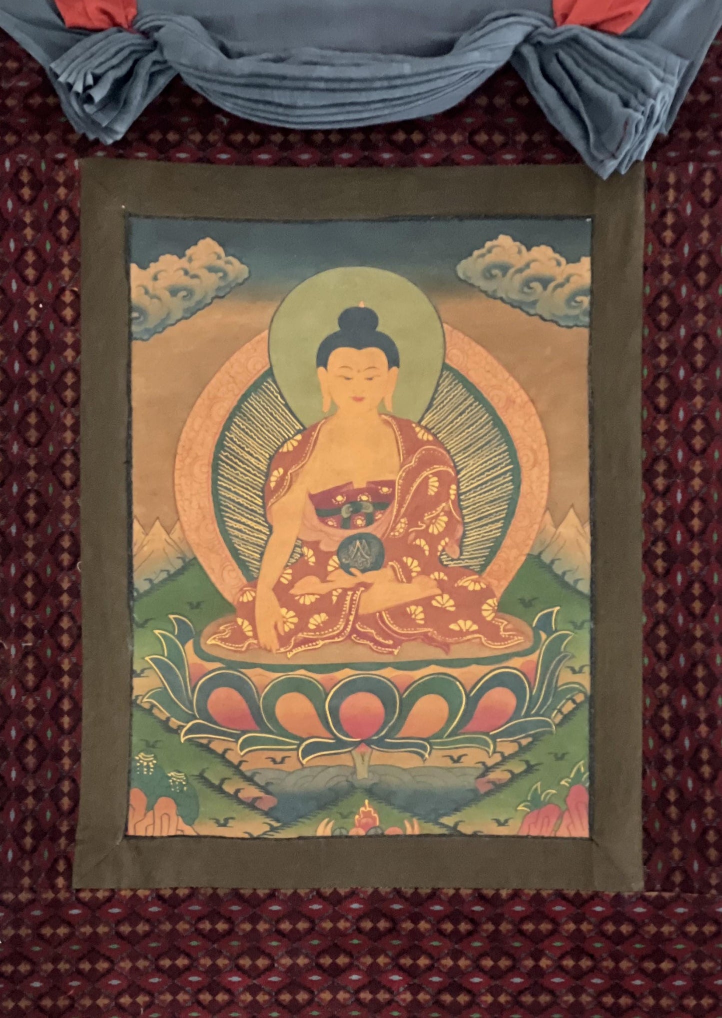 Hand-Painted Shakyamuni Buddha Thangka Painting with Cotton Brocade