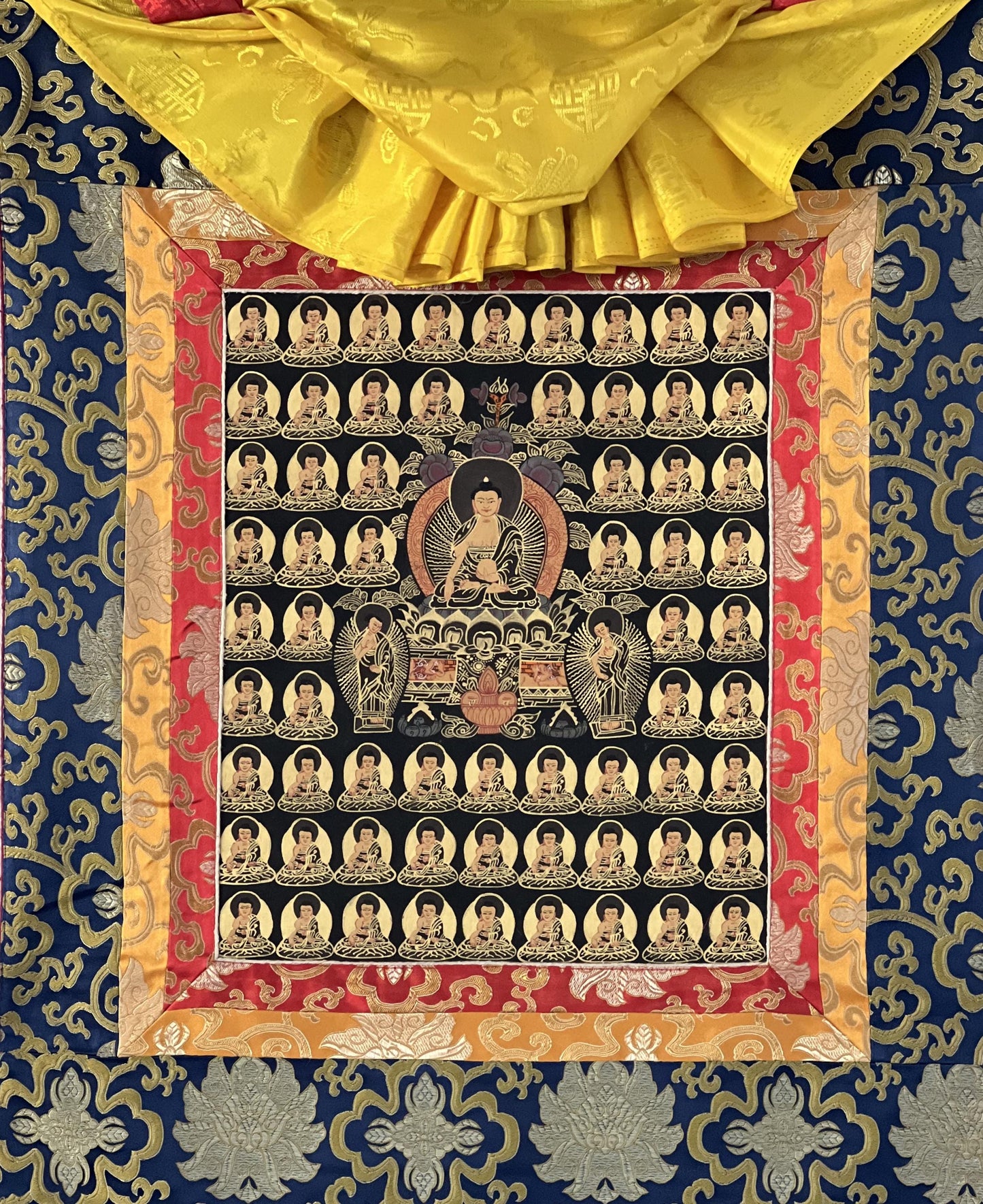 Hand-Painted Thousand Buddhas Thangka – Tibetan Wall Art with Silk Brocade