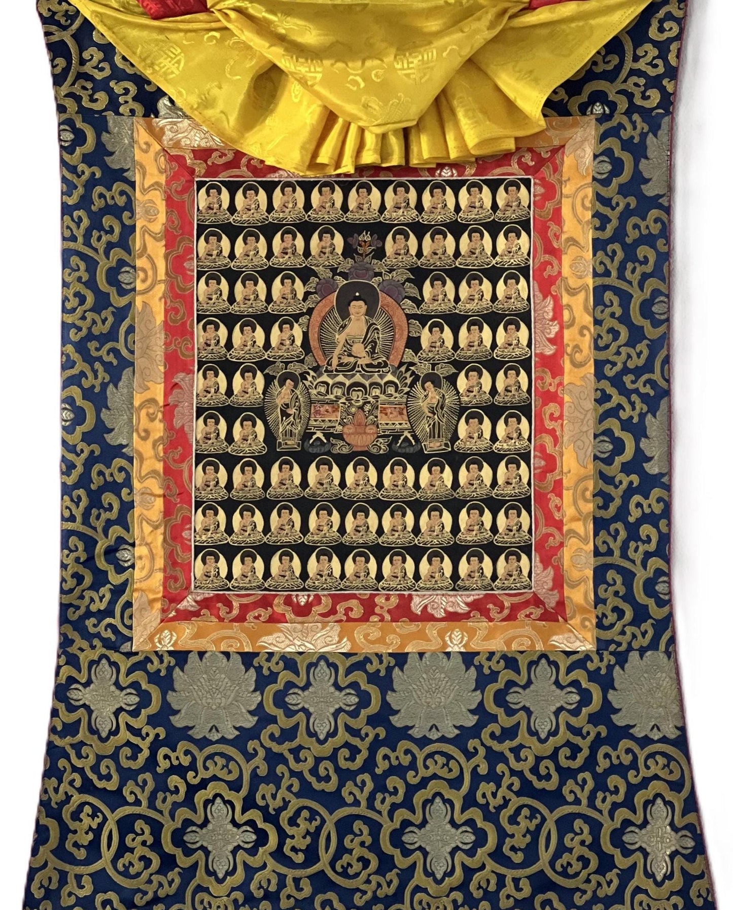 Hand-Painted Thousand Buddhas Thangka – Tibetan Wall Art with Silk Brocade