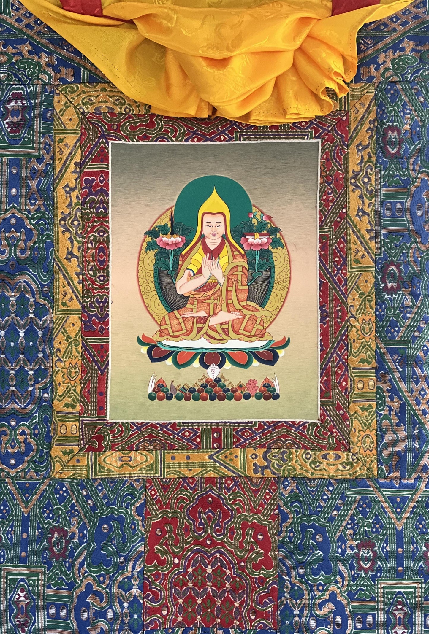 Hand-Painted Tsongkhapa Thangka – Gold Tibetan Art with Silk Brocade