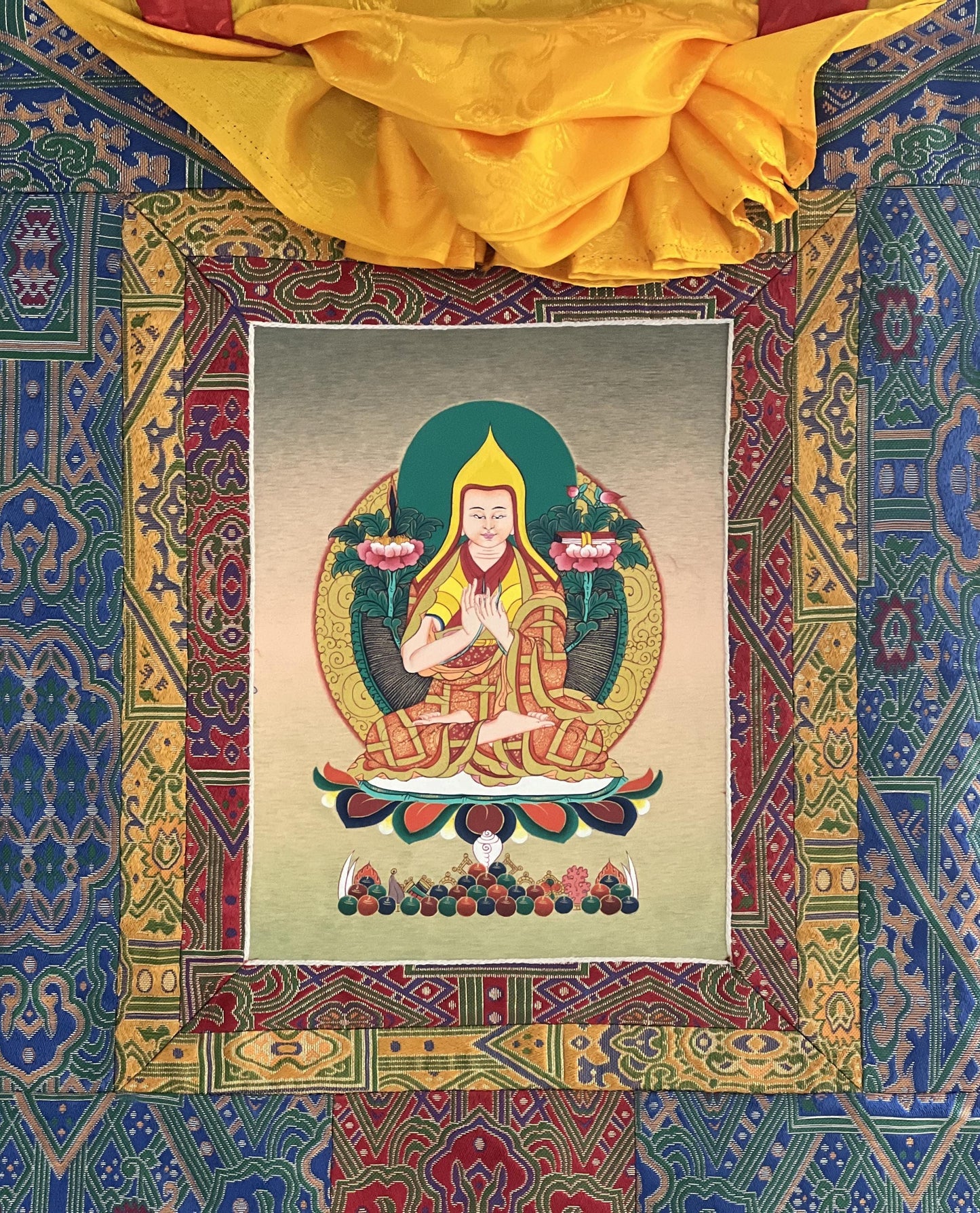 Hand-Painted Tsongkhapa Thangka – Gold Tibetan Art with Silk Brocade