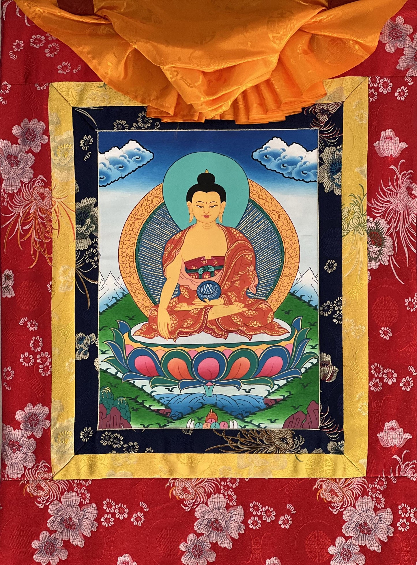 Hand-Painted Shakyamuni Buddha Thangka – Peaceful Buddhist Wall Art with Silk Brocade