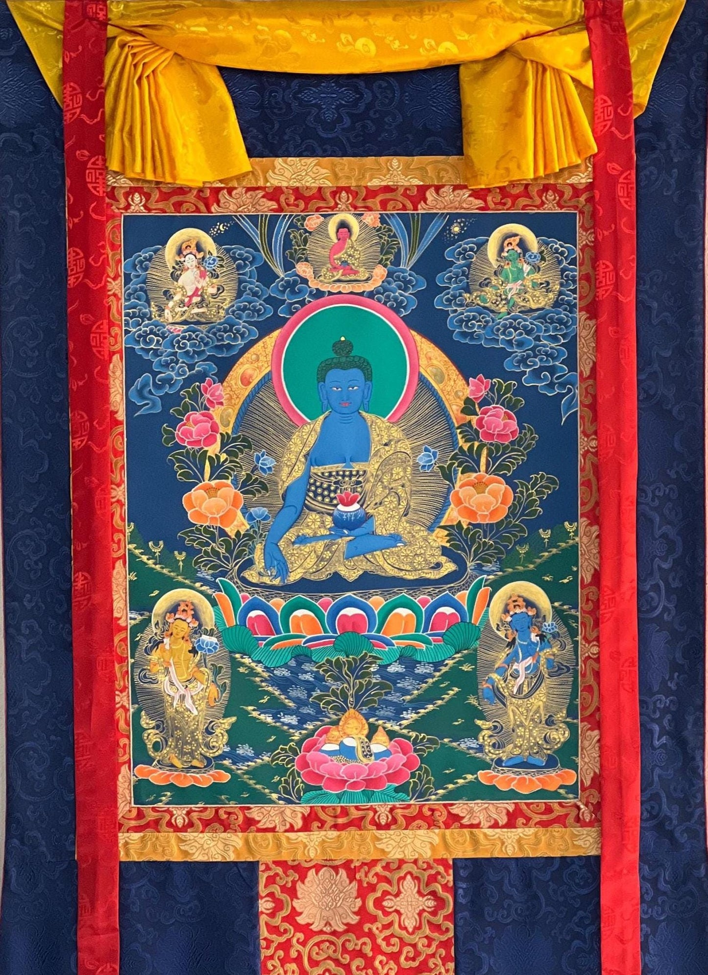 Large Medicine Buddha Thangka – Hand-Painted Bhaisajyaguru Healing Art with Silk Brocade