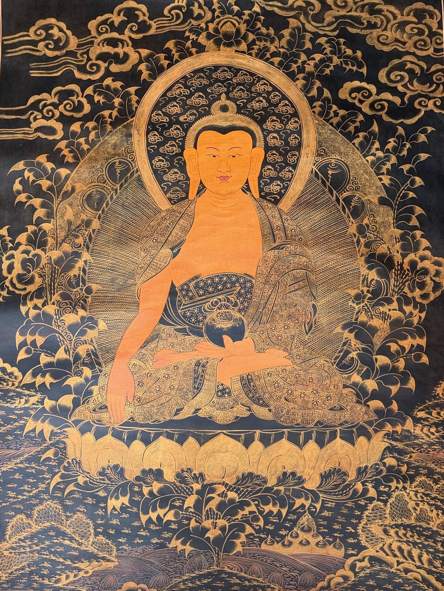 Large Shakyamuni Buddha Thangka – Hand-Painted Oil Varnished Tibetan Art, Enlightenment Under Bodhi Tree