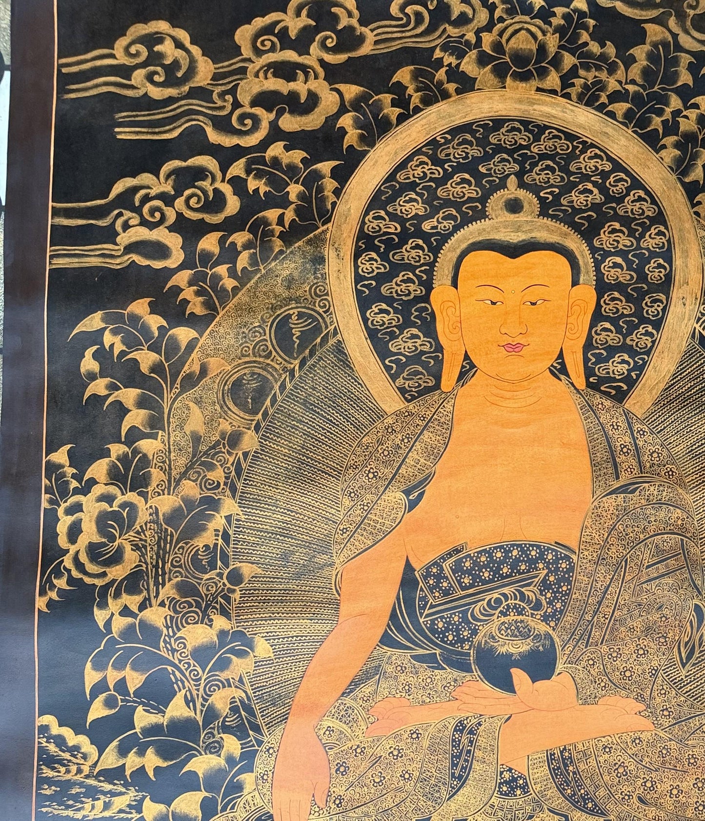 Large Shakyamuni Buddha Thangka – Hand-Painted Oil Varnished Tibetan Art, Enlightenment Under Bodhi Tree